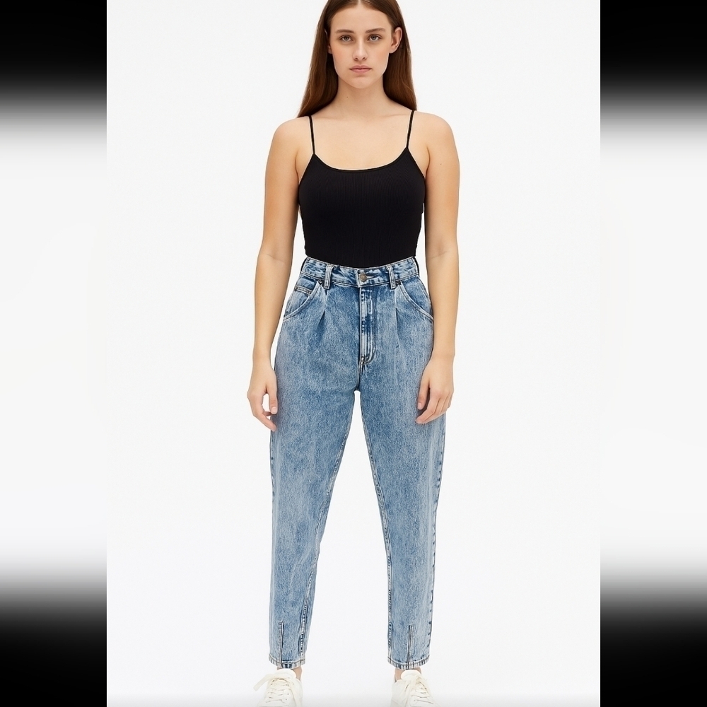 BDG Womens Acid Washed 90s Vintage Inspired Pleated Taper Leg High Waist Jean 27